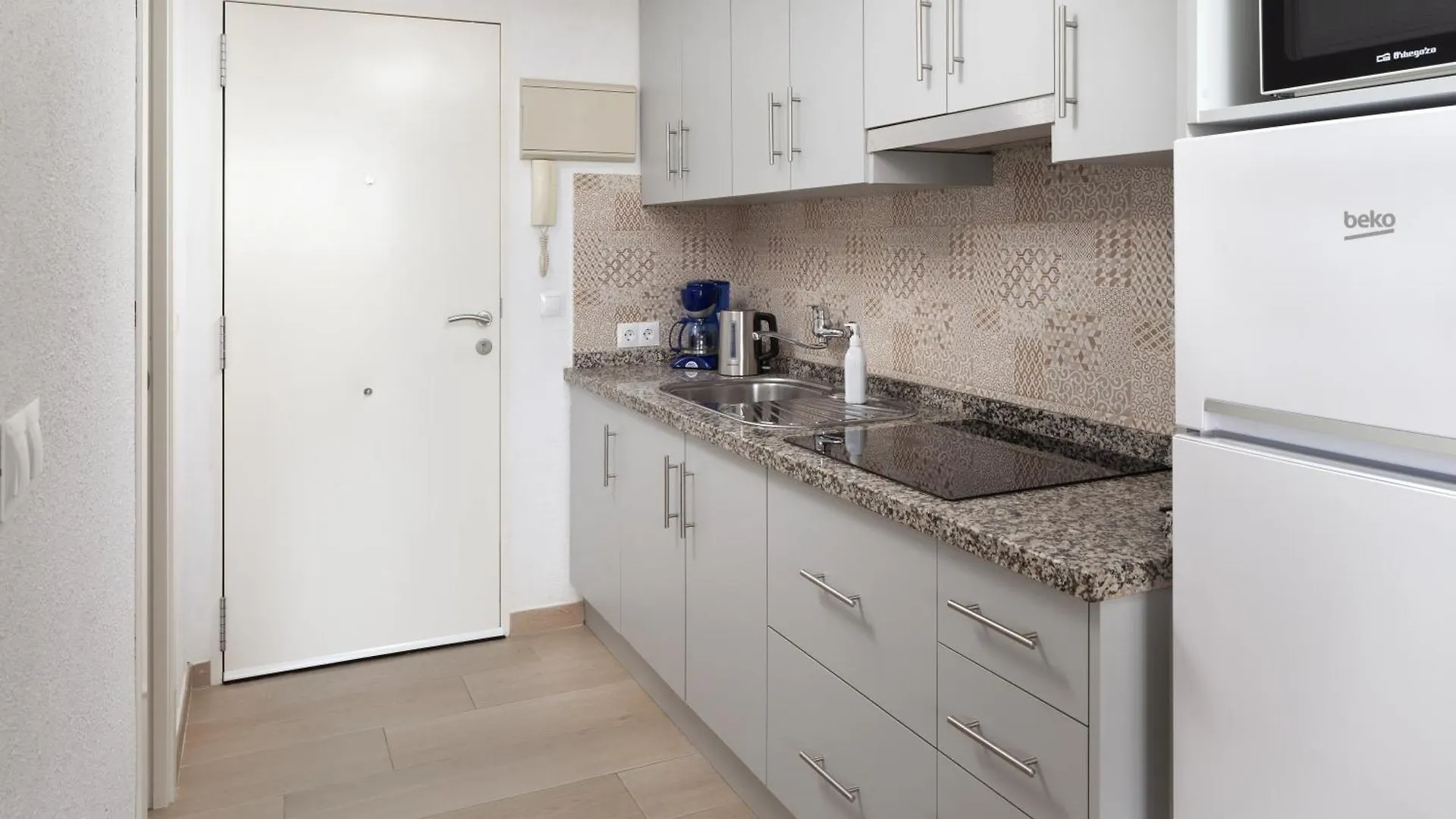 Sol Y Breeze Apartment Torre Del Mar 0*,  Spain
