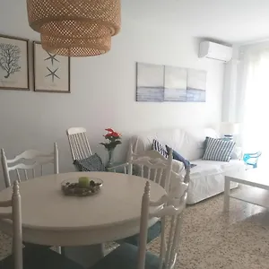 Piso Familiar Con Piscina Y Aparcamiento En Torre Del Mar